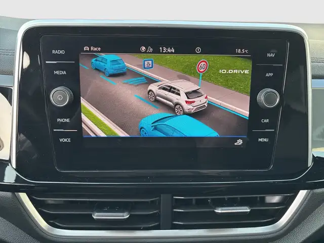 Volkswagen T-Roc view 15