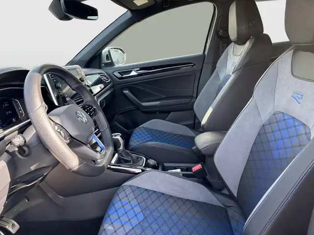 Volkswagen T-Roc view 9