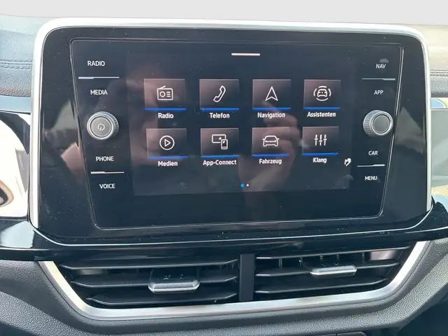 Volkswagen T-Roc view 13