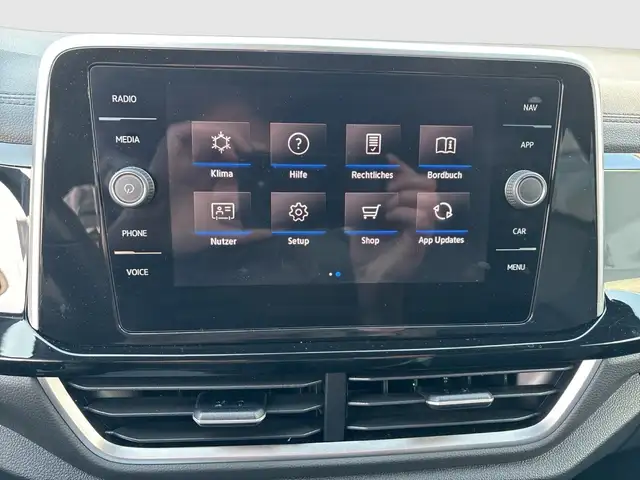 Volkswagen T-Roc view 14