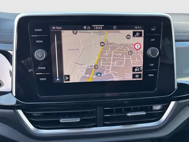 Volkswagen T-Roc view 11