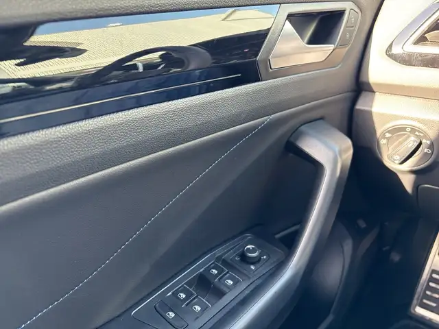 Volkswagen T-Roc view 19