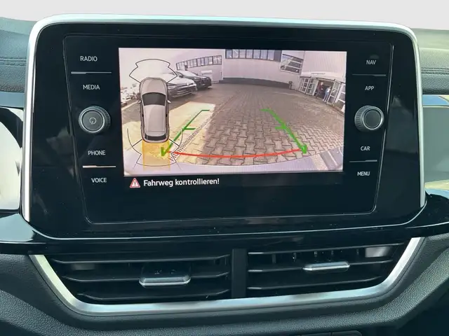 Volkswagen T-Roc view 12