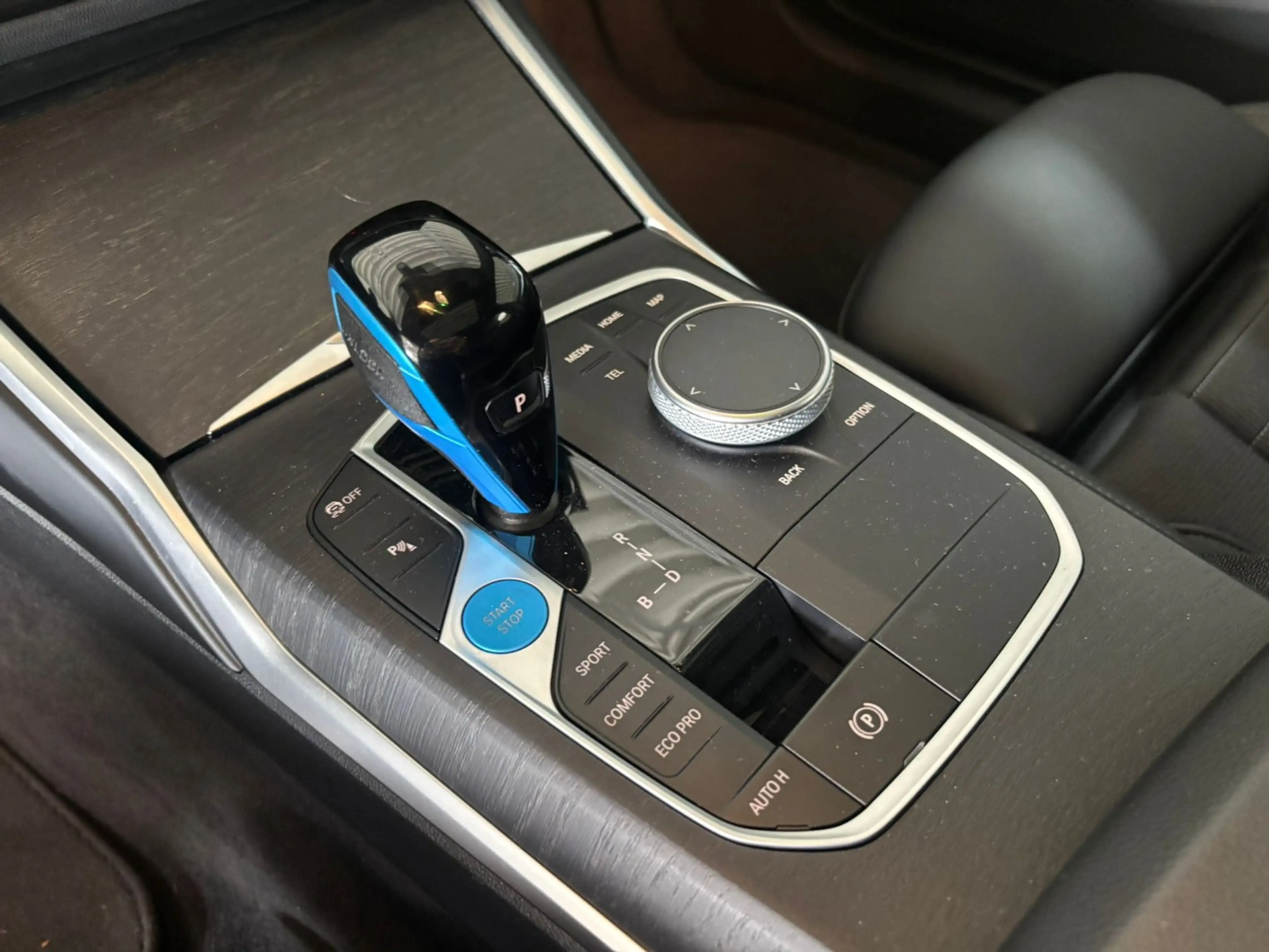 BMW i4 40 eDrive *AHK/PANO* — photo 15