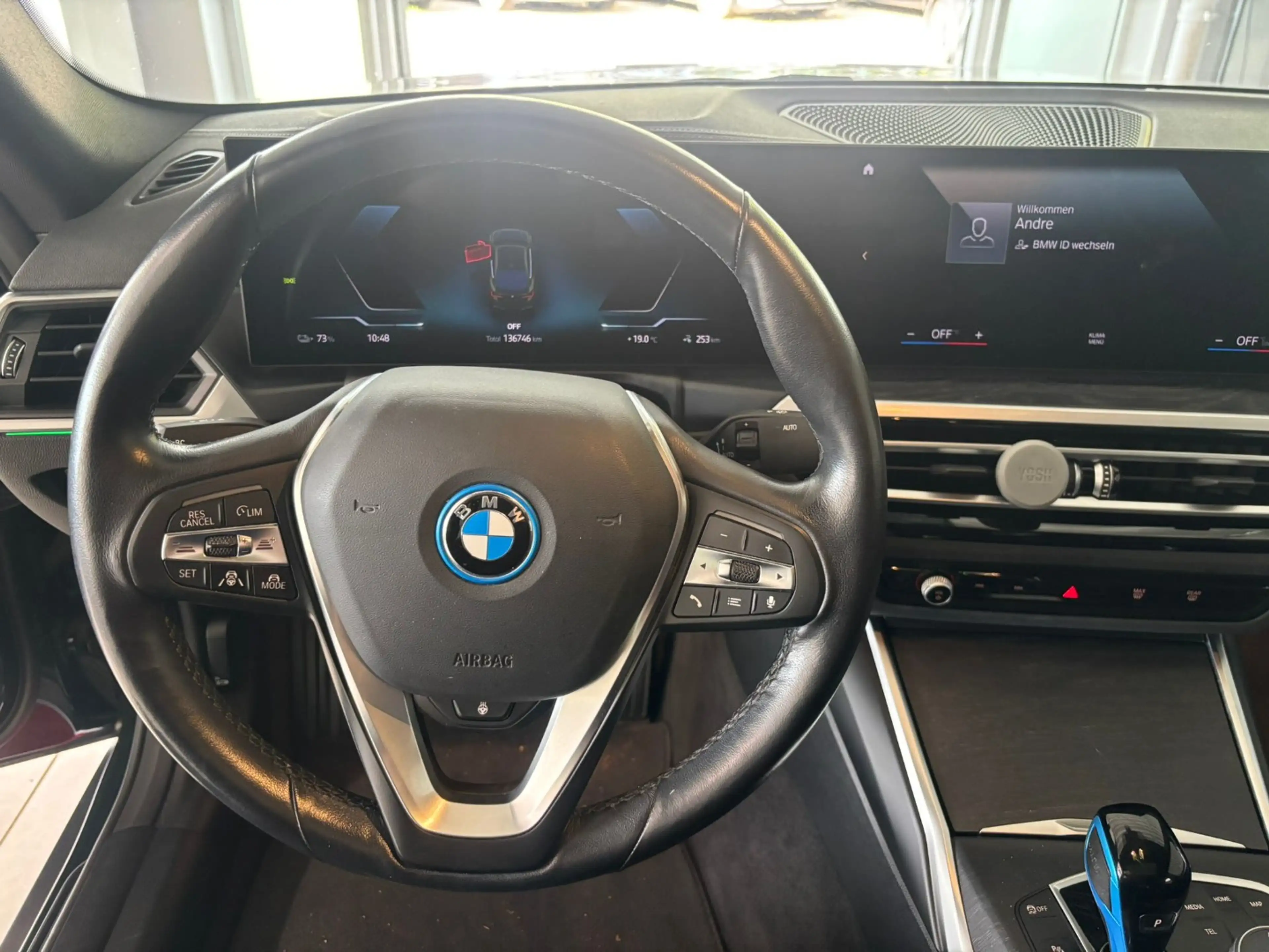 BMW i4 40 eDrive *AHK/PANO* — photo 12