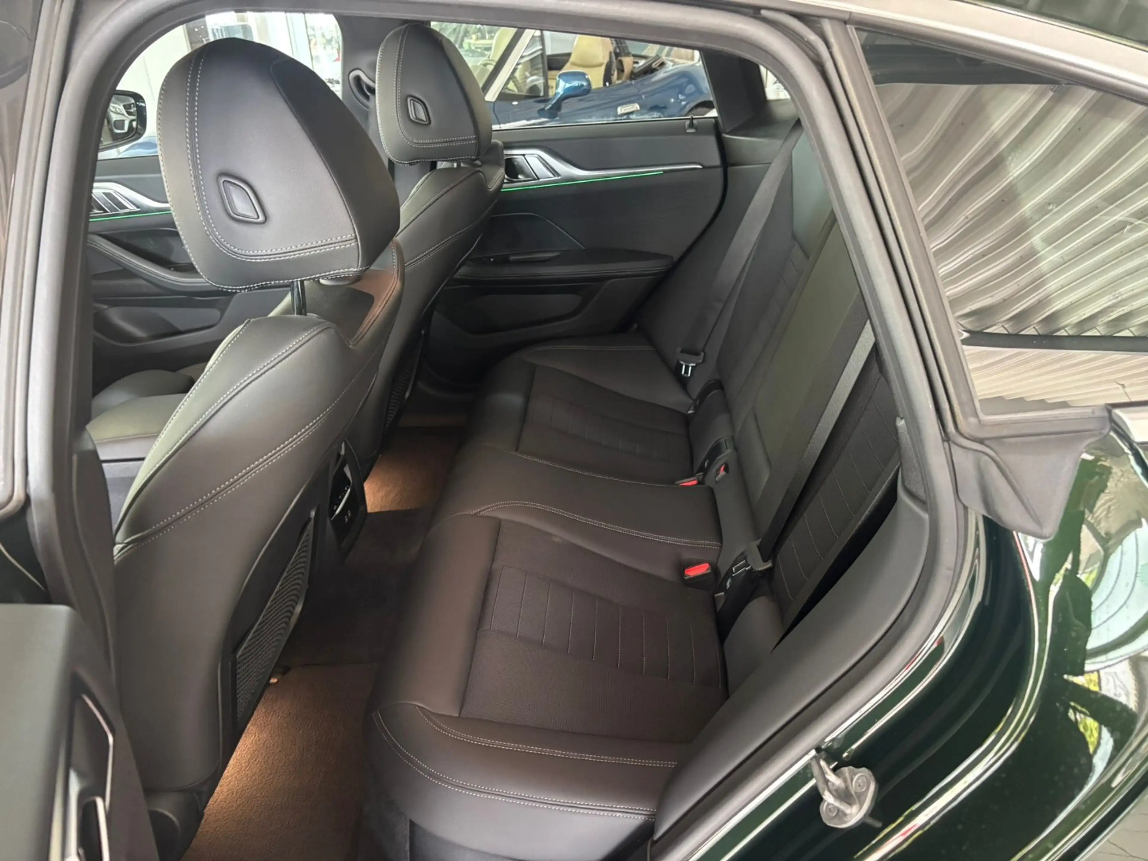BMW i4 40 eDrive *AHK/PANO* — photo 9