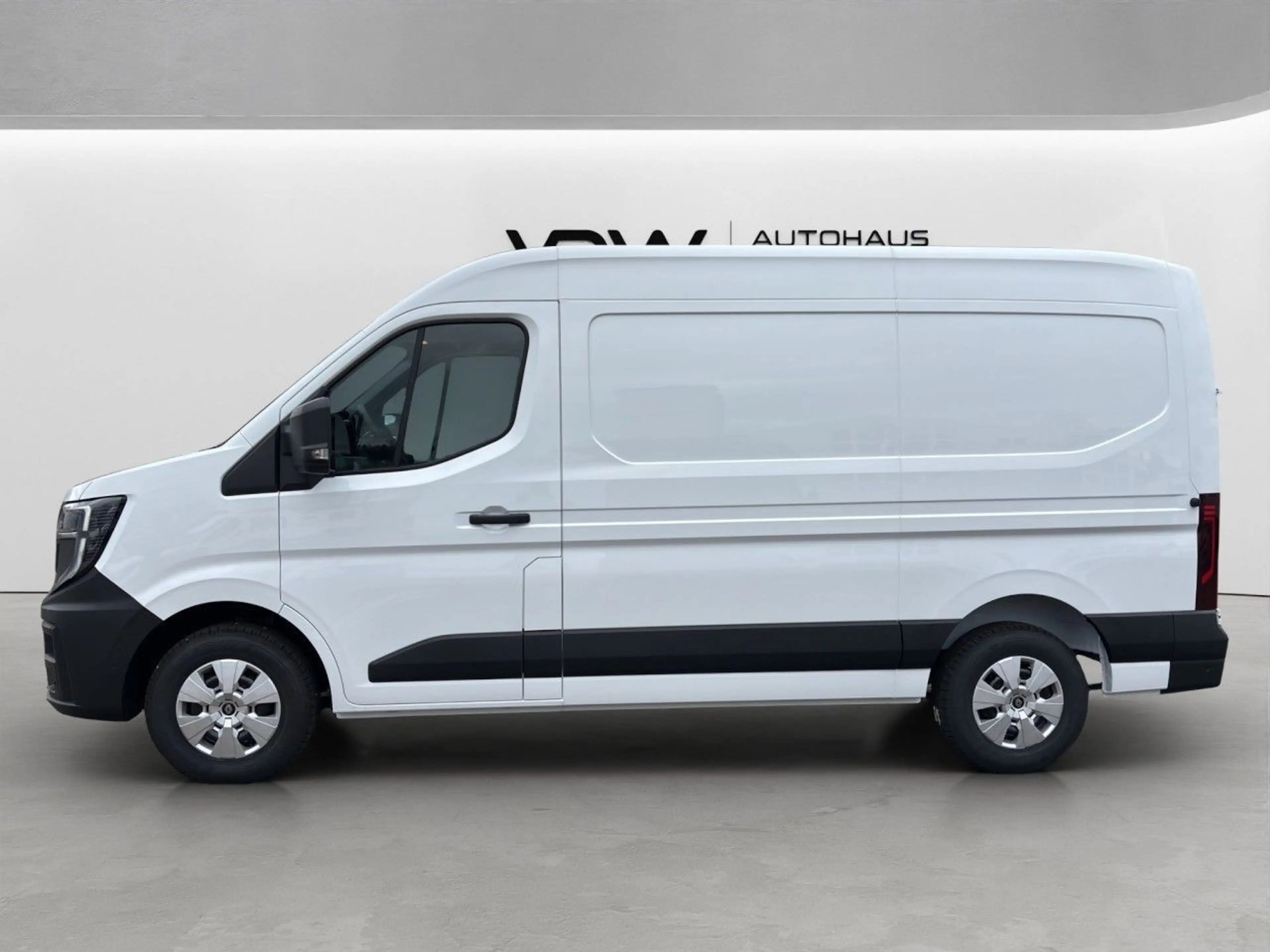 Renault Master IV L2H2 EV87 Long Range — photo 10