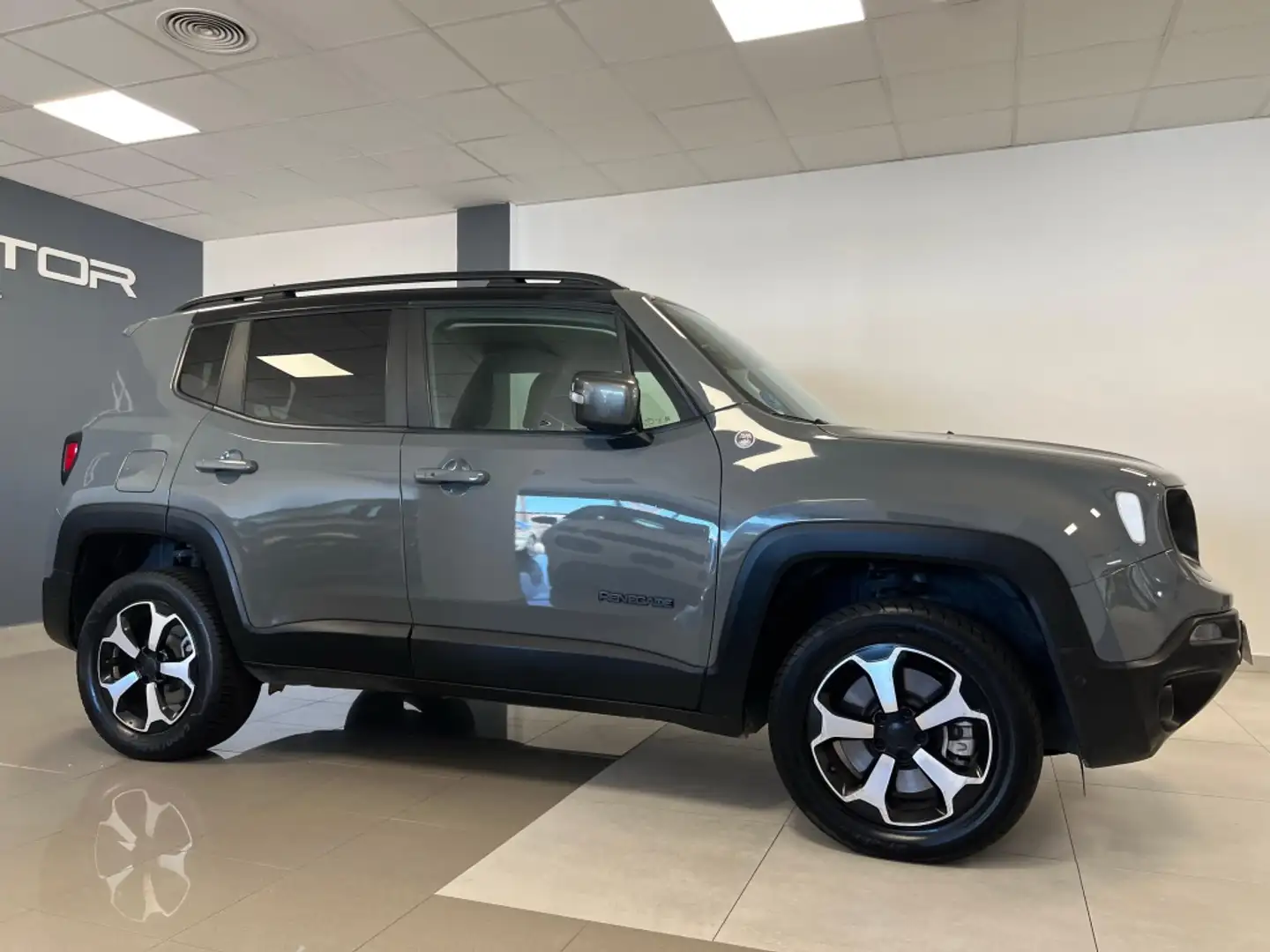 Jeep Renegade 1.3 PHEV Trailhawk 4x4 Aut. 177KW Gris - 2