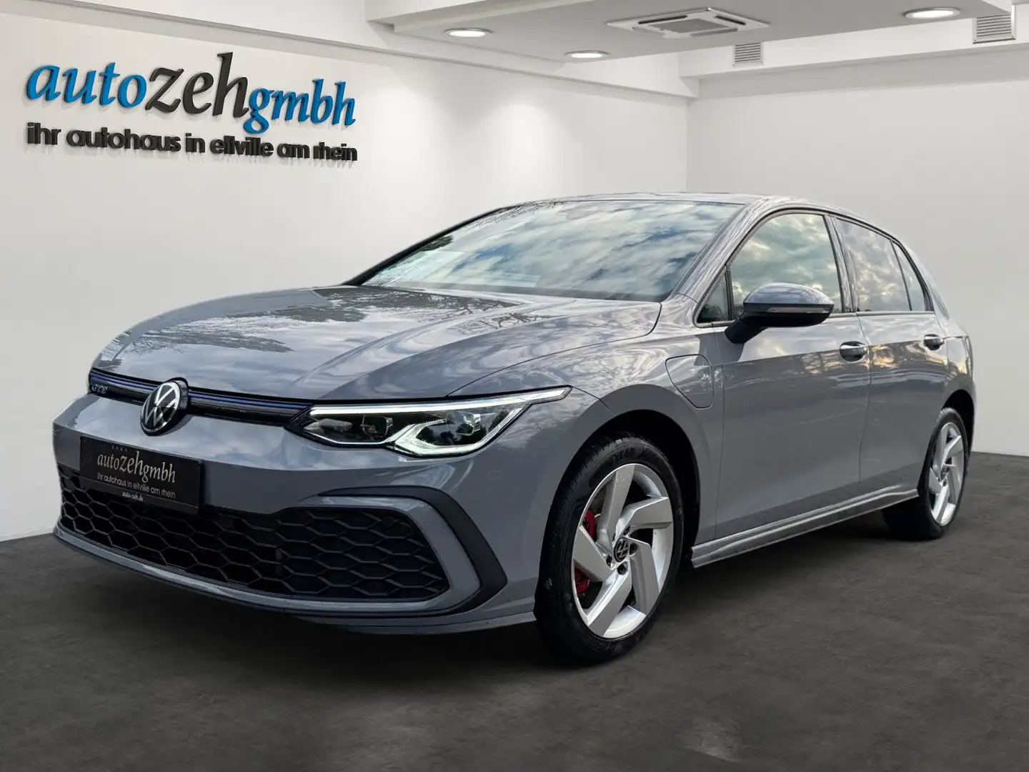 Volkswagen Golf VIII Lim. GTE +LED+Navi+Sitzh v+h+Standhz.+ Grau - 1