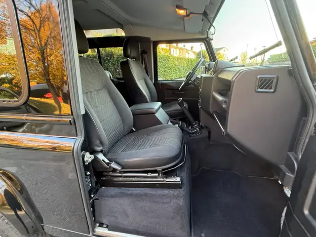 Land Rover Defender view 6