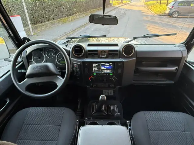 Land Rover Defender view 9