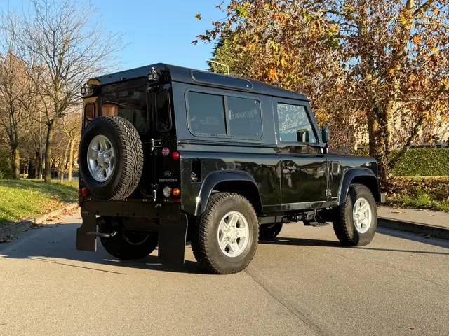 Land Rover Defender view 11