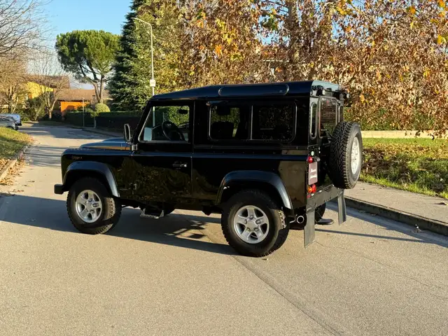 Land Rover Defender view 13