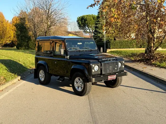 Land Rover Defender view 15