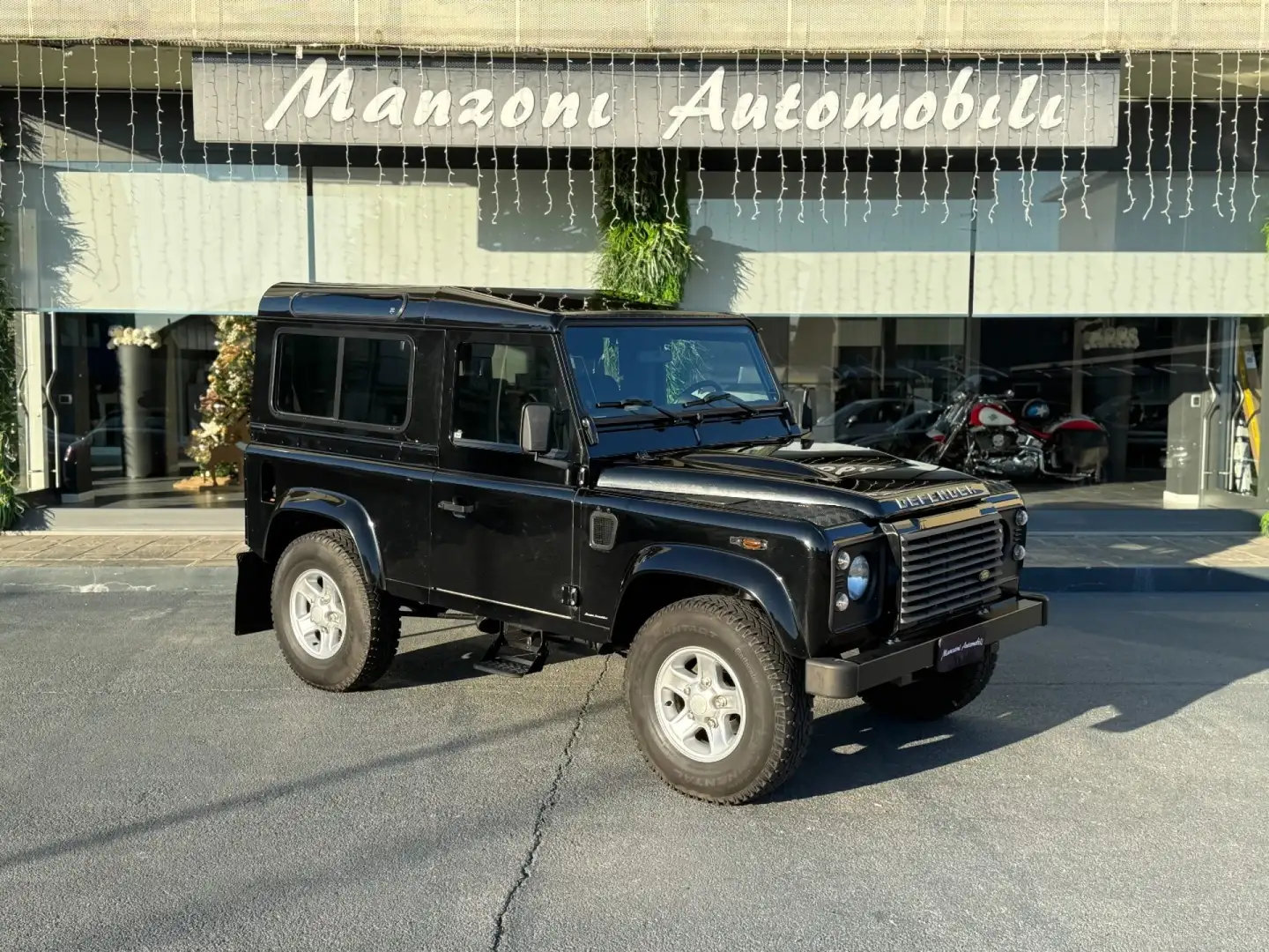 Land Rover Defender 90 2.2 TD4 Station Wagon S Schwarz - 1
