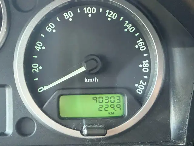 Land Rover Defender view 10