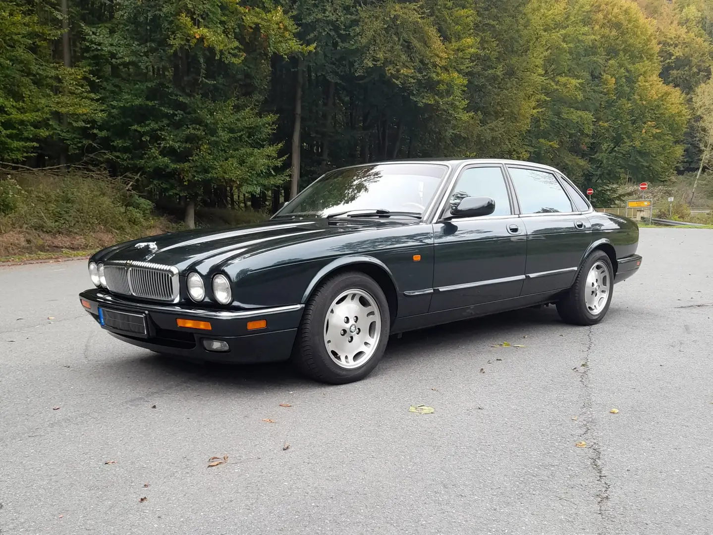 Jaguar XJ6 Jaguar XJ6 Executive in Spruce-Green Metallic Groen - 2