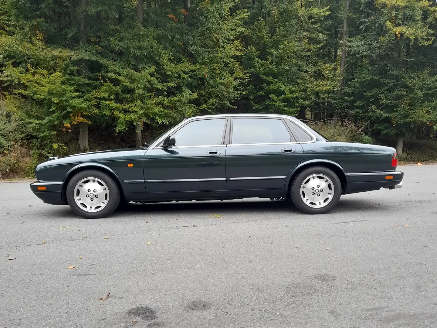 Jaguar XJ6 Jaguar XJ6 Executive in Spruce-Green Metallic Groen - 1