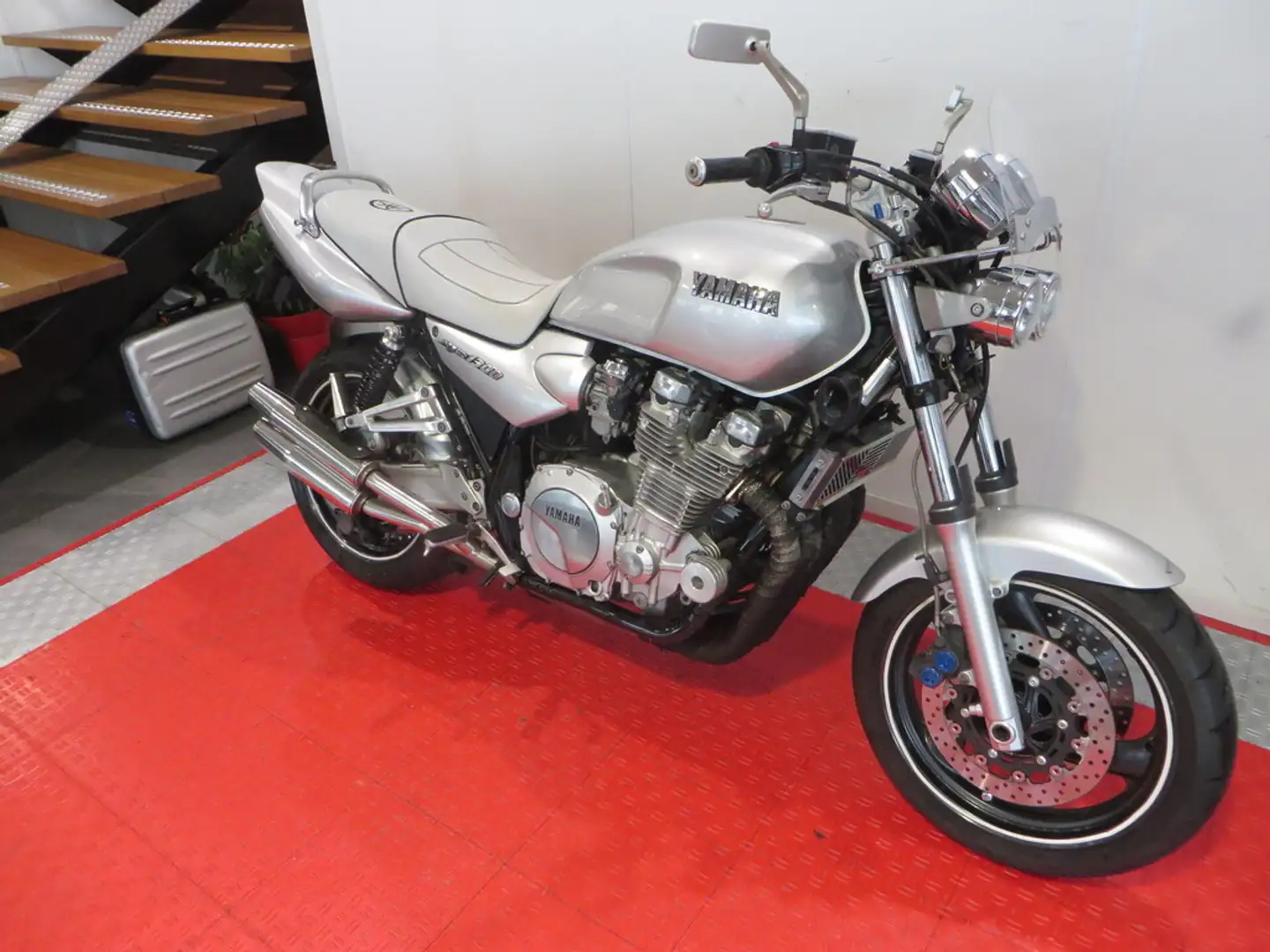Yamaha XJR 1300 Srebrny - 2
