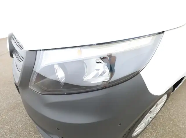 Mercedes-Benz Vito view 9