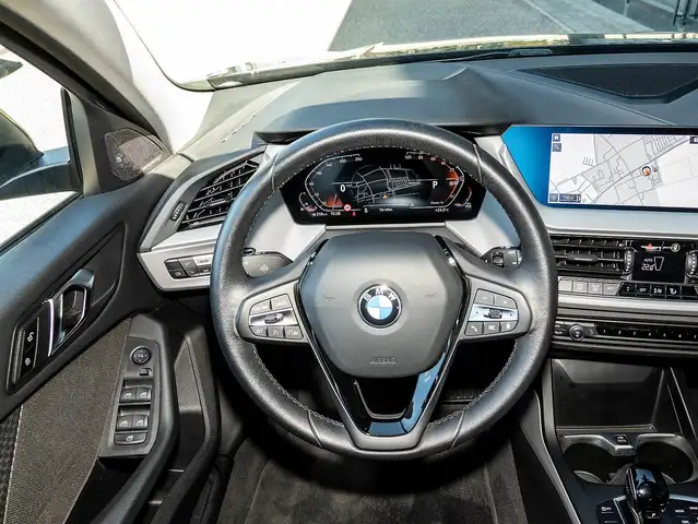 BMW 1 Series view 10