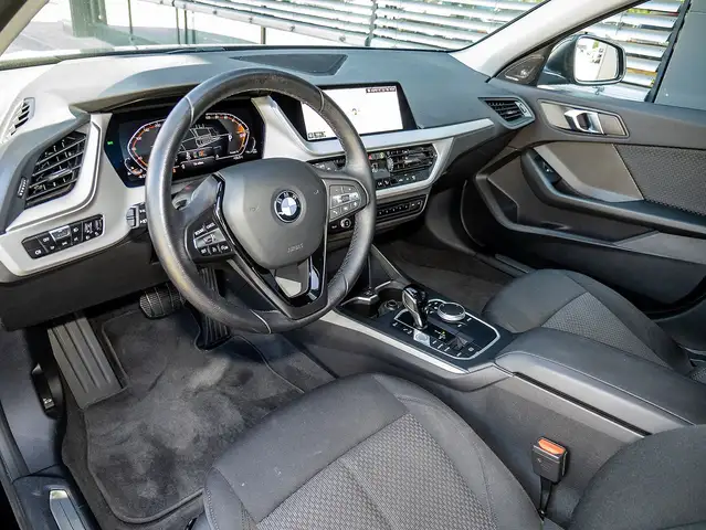 BMW 1 Series view 3