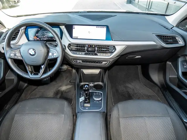 BMW 1 Series view 5