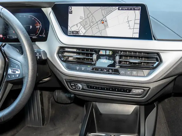 BMW 1 Series view 7