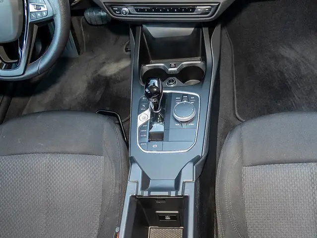 BMW 1 Series view 8