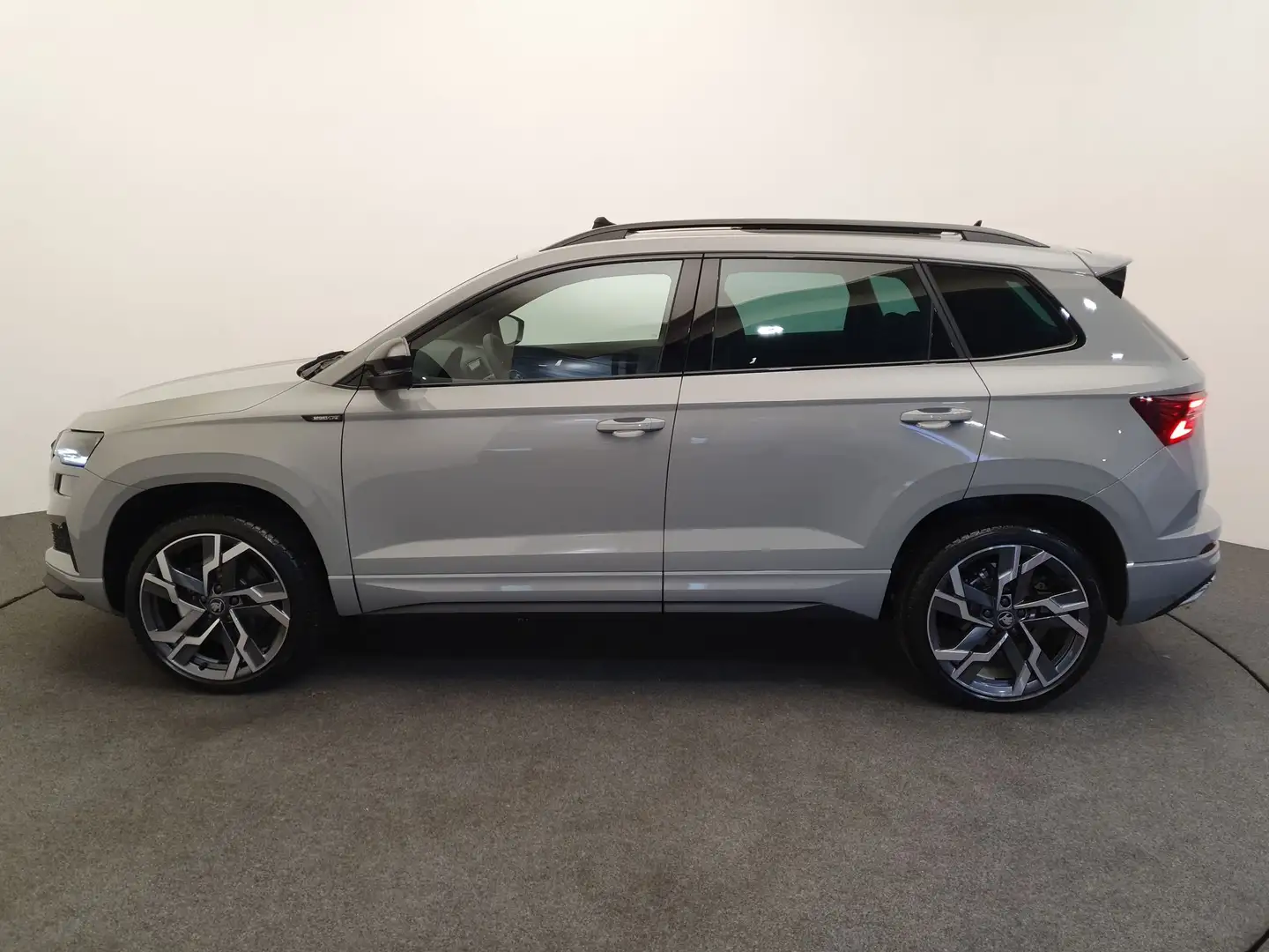 Skoda Karoq 1.5 TSI 150pk DSG/AUT Sportline Business Wegklapba Gris - 2