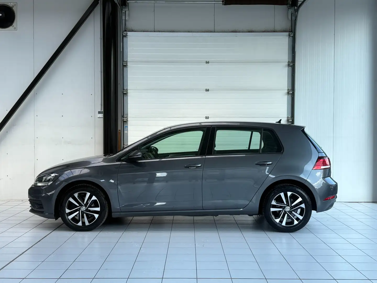 Volkswagen Golf Golf 1.6 TDi *GPS*CAMERA*CARPLAY*PDC*JANTES* Grijs - 2