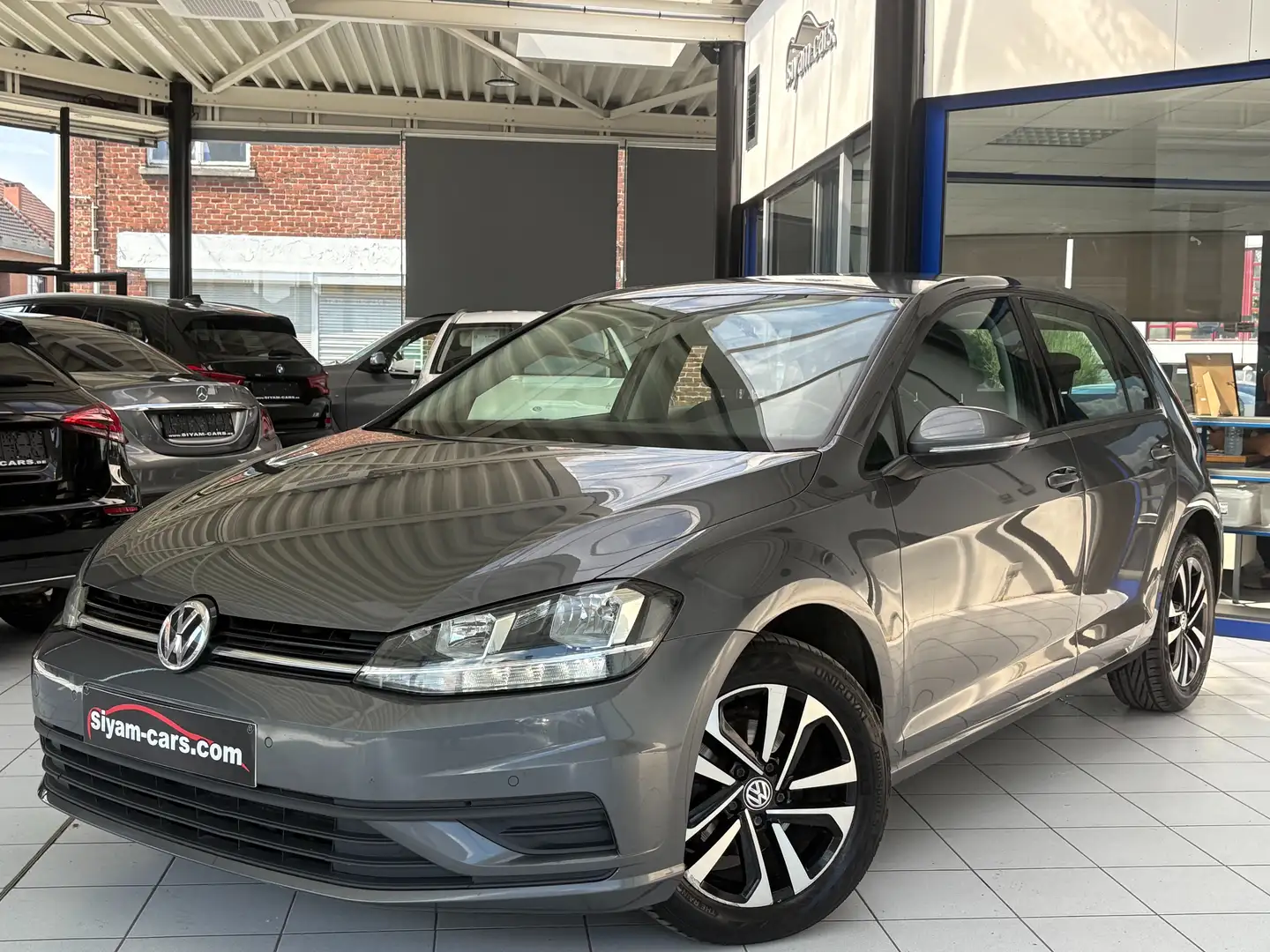 Volkswagen Golf Golf 1.6 TDi *GPS*CAMERA*CARPLAY*PDC*JANTES* Grijs - 1