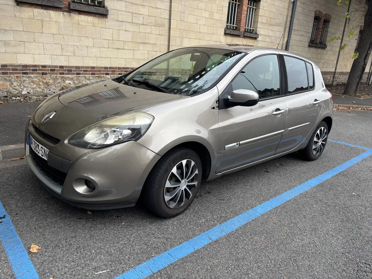Renault Clio III dCi 85 eco2 Tom tom - 1