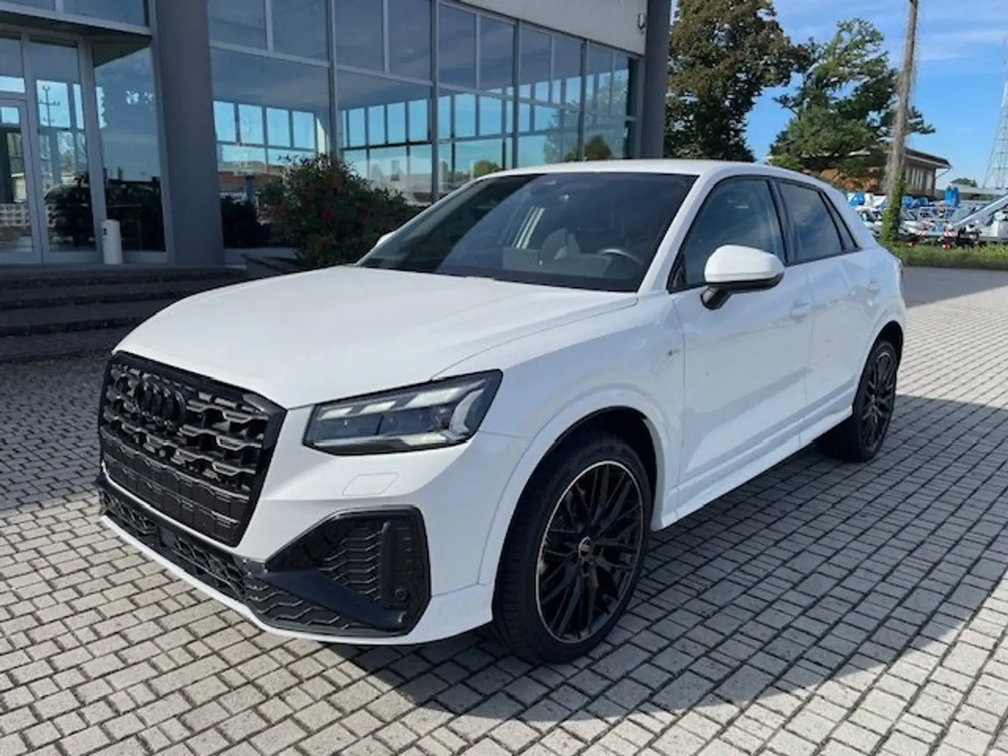 Audi Q2 35 TFSI S line S tronic 19/MATRIX/BLACK P./ACC Blanc - 2
