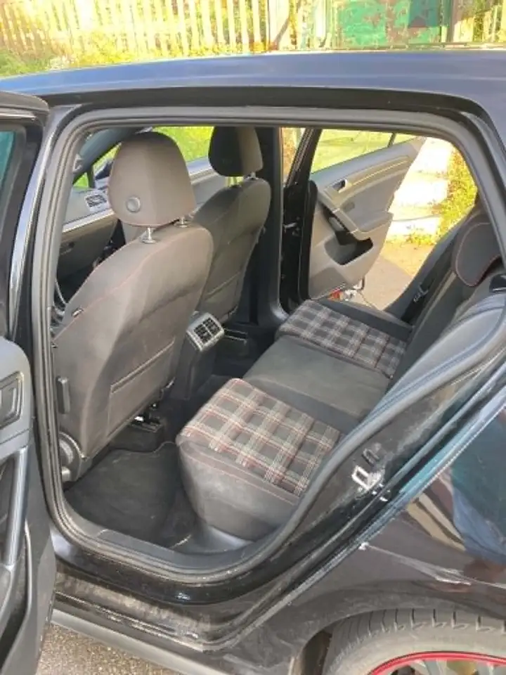 Volkswagen Golf GTI — photo 11