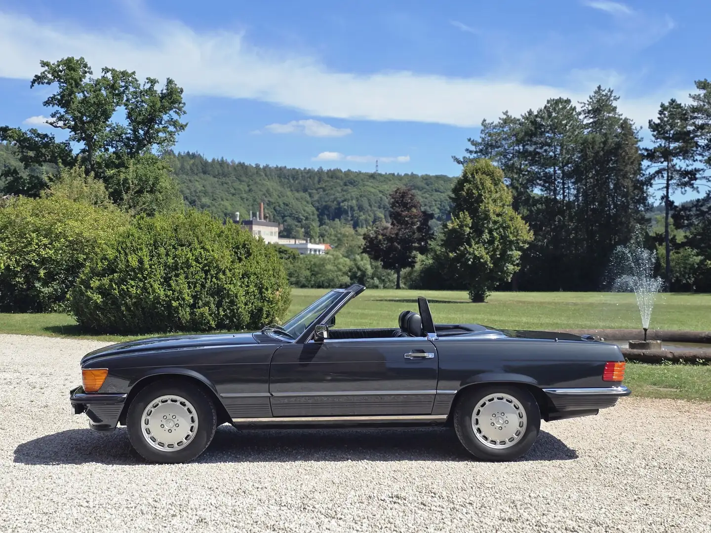 Mercedes-Benz SL 560 Schwarz - 2