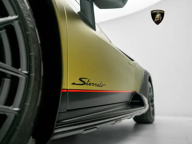 Lamborghini Huracan view 10