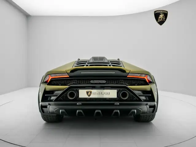 Lamborghini Huracan view 7