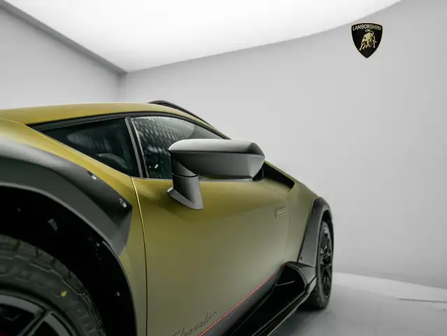 Lamborghini Huracan view 11