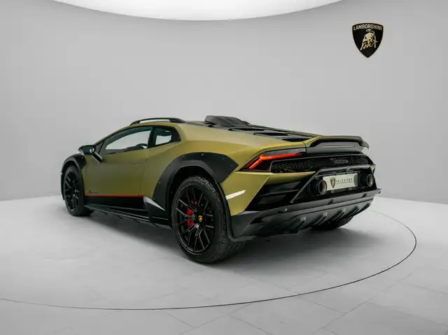 Lamborghini Huracan view 5
