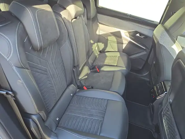 Peugeot 5008 GT Plug-in Hybrid 195 e-DCS7 Ansicht 17