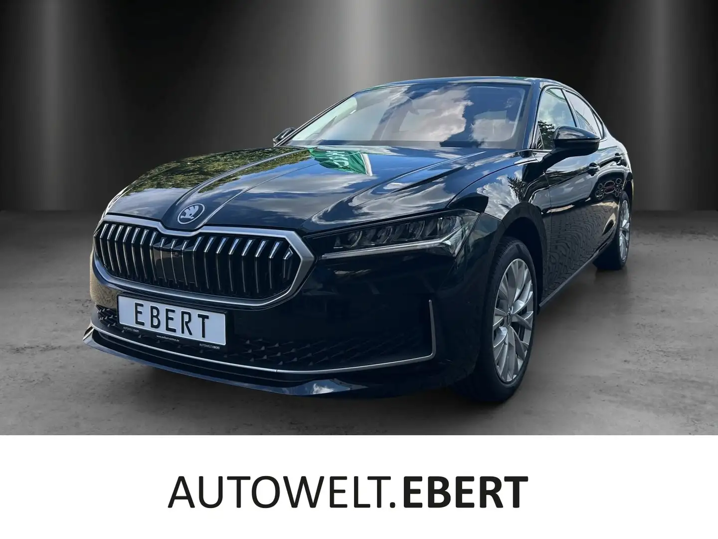 Skoda Superb Selection 2,0 TDI 110 kW DSG Zwart - 1