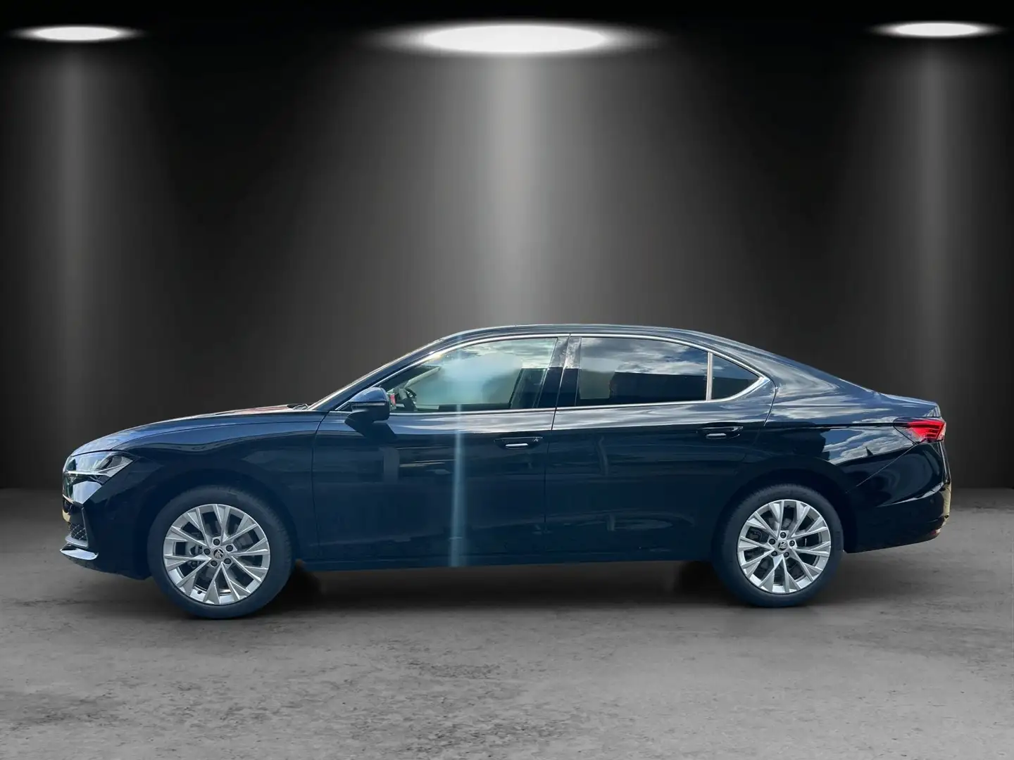 Skoda Superb Selection 2,0 TDI 110 kW DSG Zwart - 2