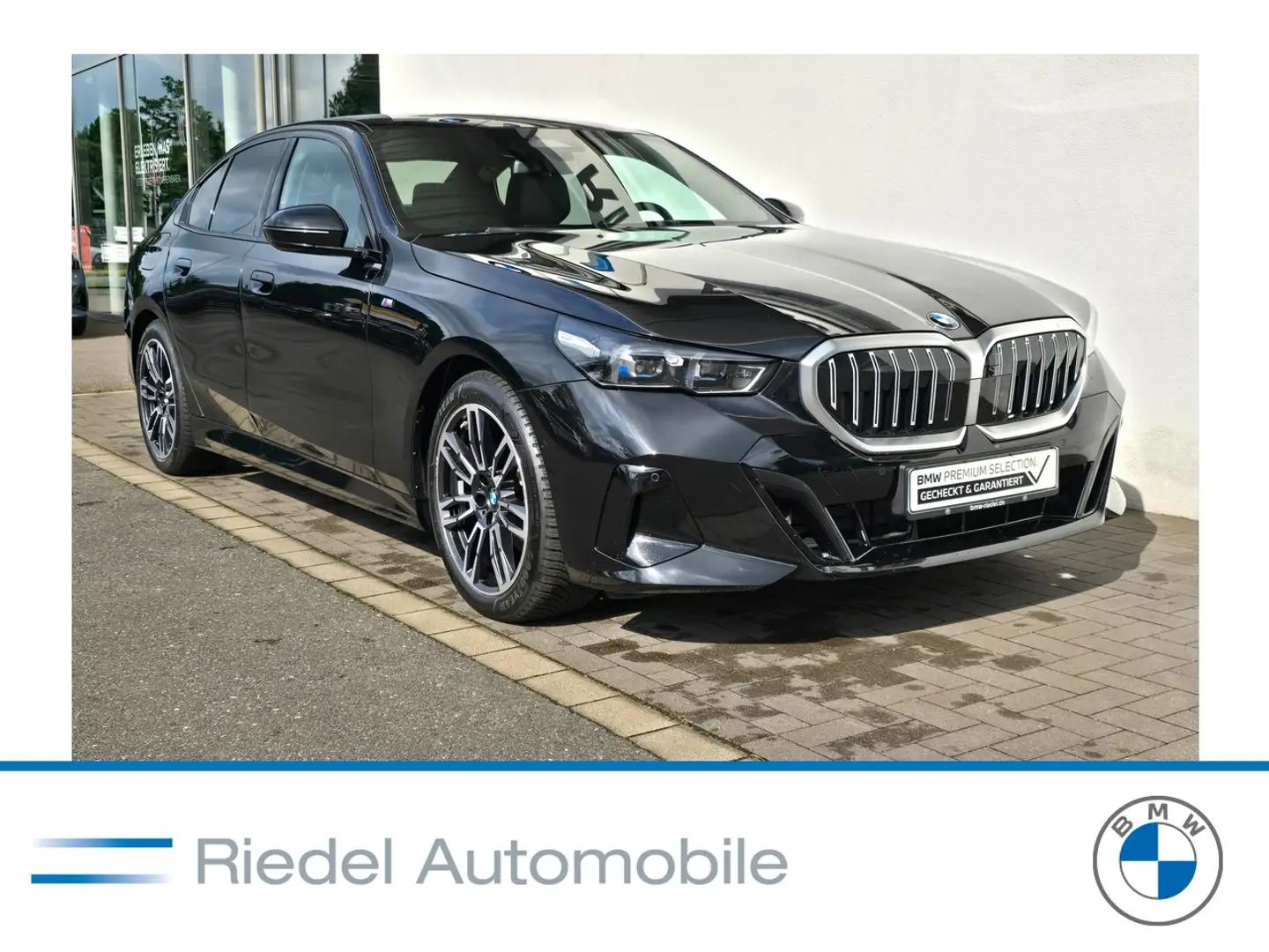 BMW 520 i M Sportpaket Komfortsitze Standhzg. AHK Noir - 1