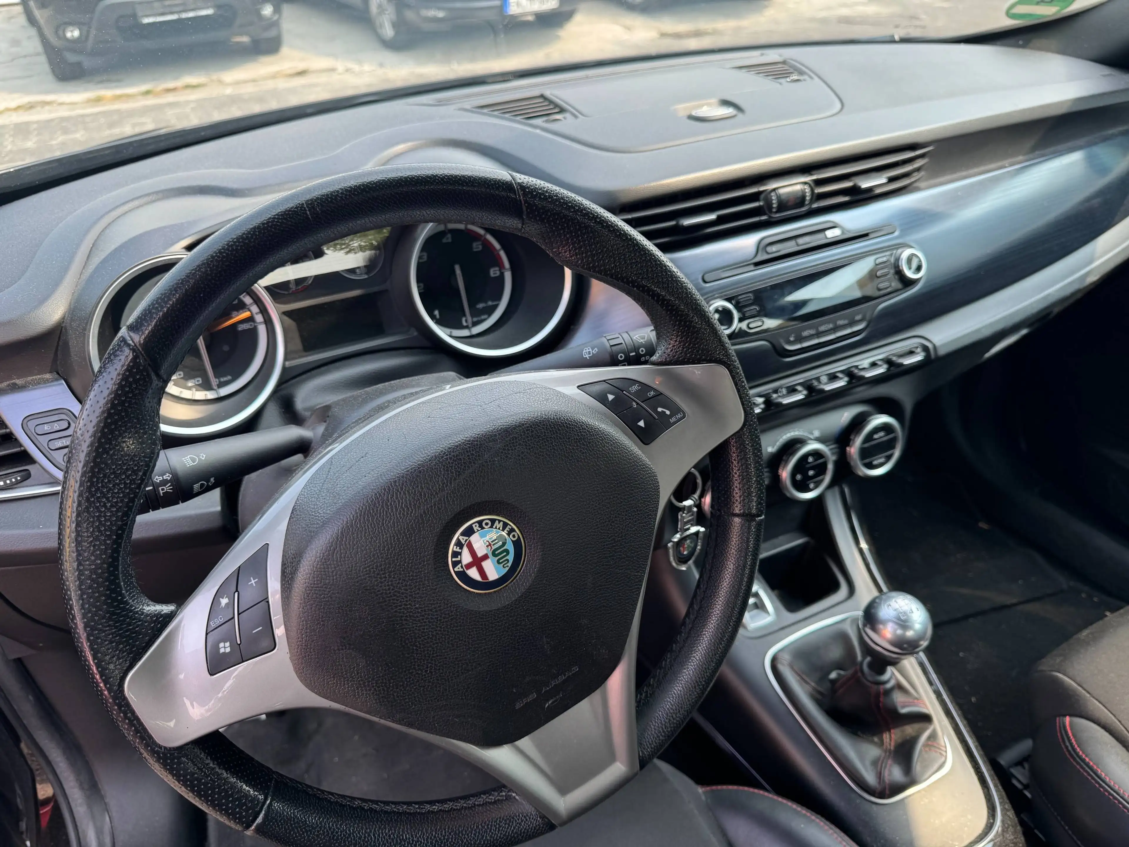 Alfa Romeo Giulietta Turismo - 2,0 JtdM - DNA - 18" - PDC - Sitzheizung — photo 9