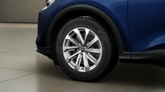Audi Q5 view 11