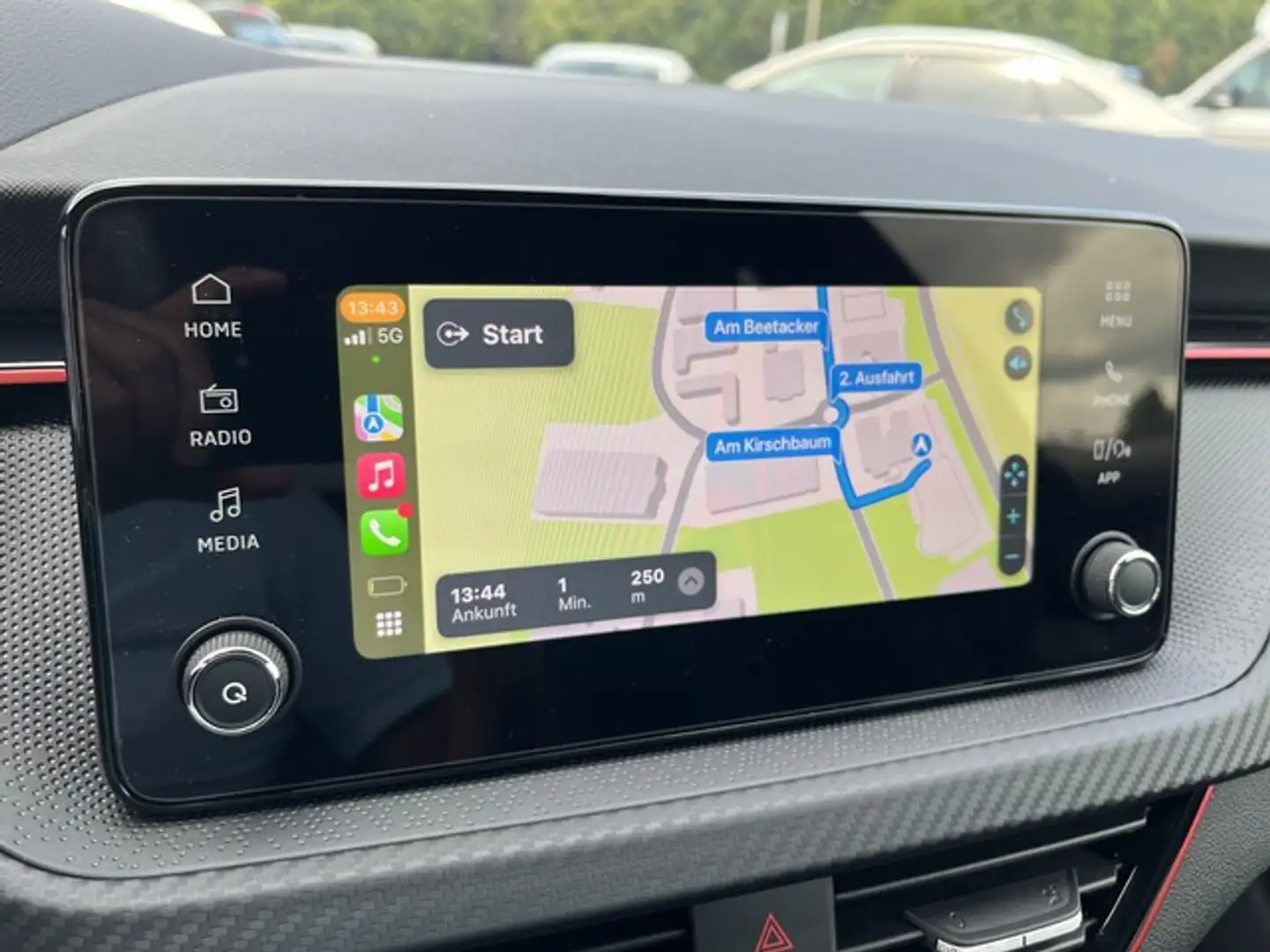 Skoda Kamiq 1,5 TSI DSG Monte Carlo + Kamera +  PDC + Klimatro Schwarz - 2