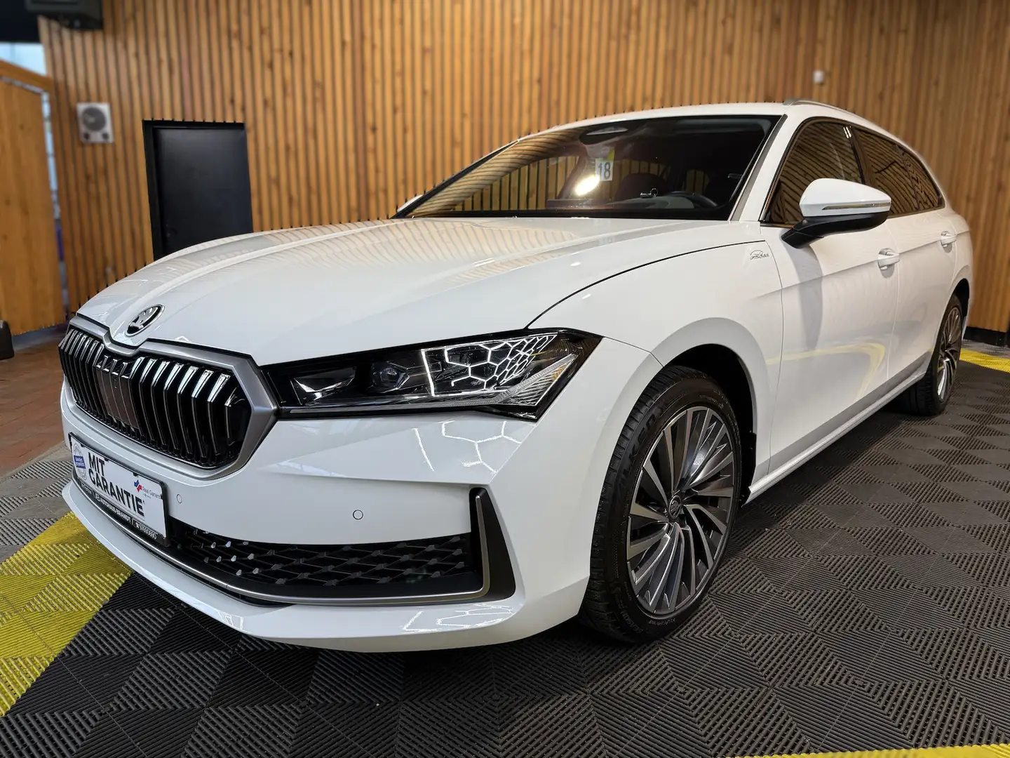 Skoda Superb Combi e-TSI L&K *Navi*Kam*AHK*Leder*DCC* Blanc - 1