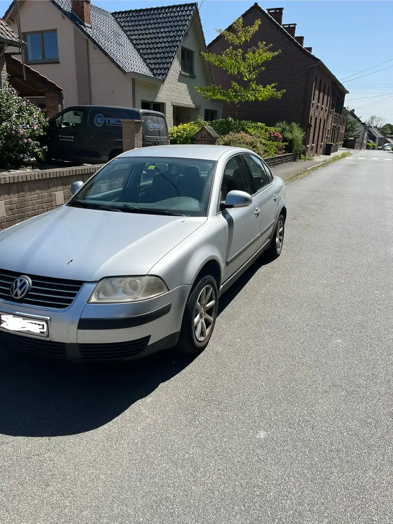 Volkswagen Passat 1.9 TDi Distinction Comfortline - 1