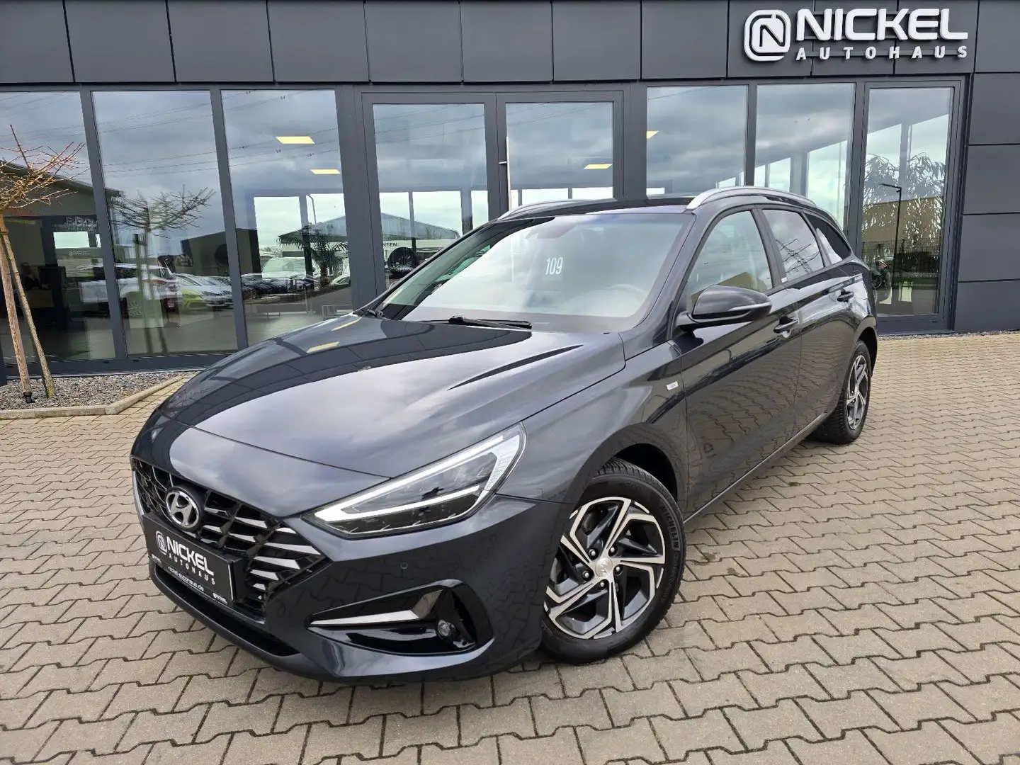 Hyundai i30 cw Intro Edition MHD*Led*Navi*Kamera*Shz* Grau - 1